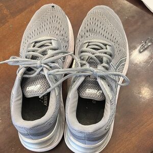 Gray Athletic Running Shoes women’s size 9.5